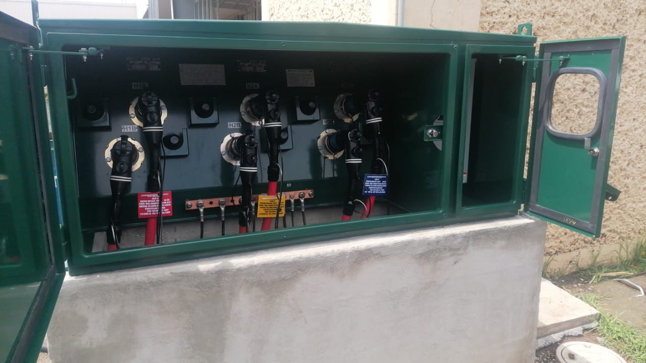 Instalación De Equipo Compacto De Medición En Media Tensión