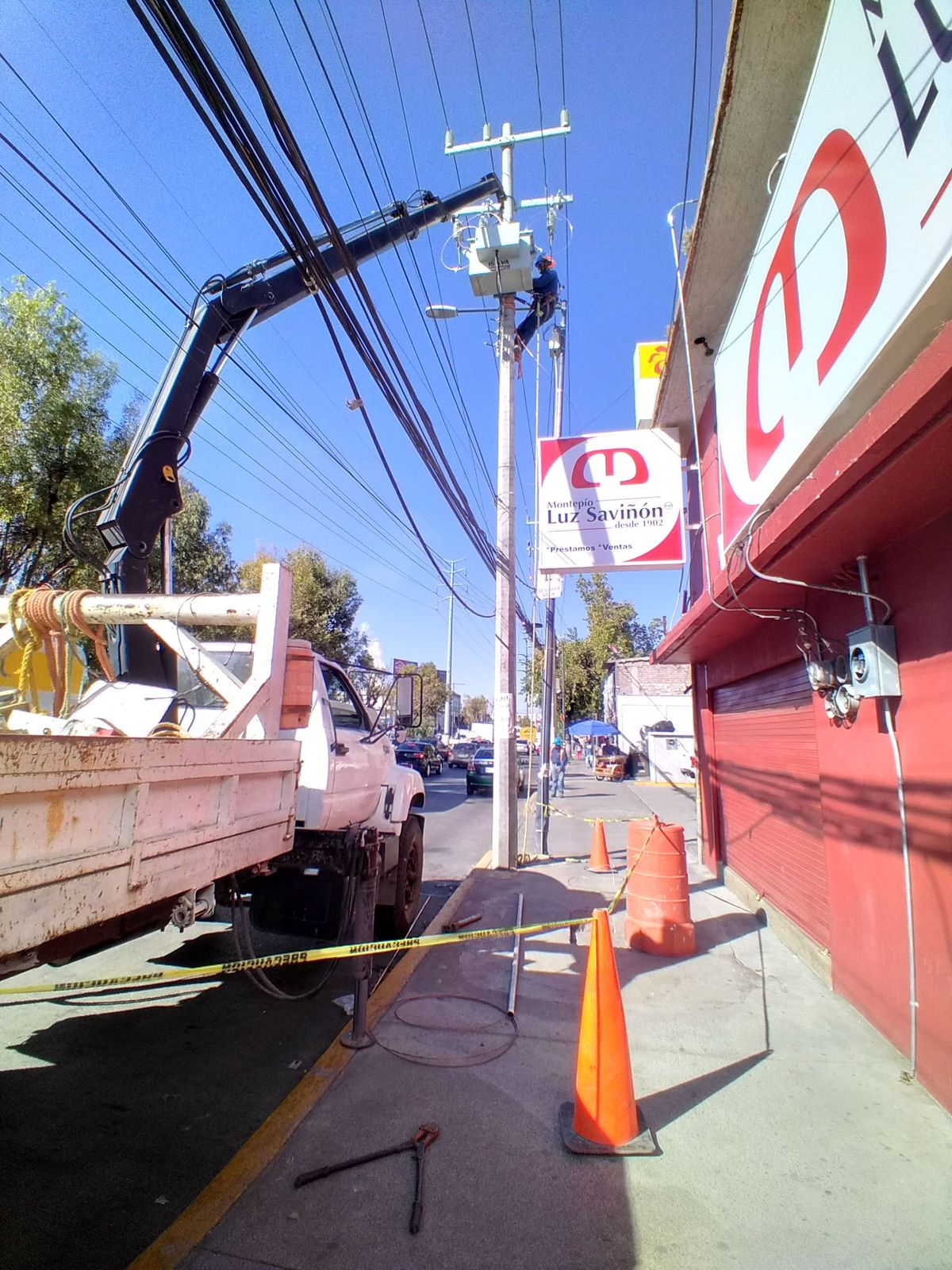 Maniobra para la instalación de transformador trifasico tipo poste